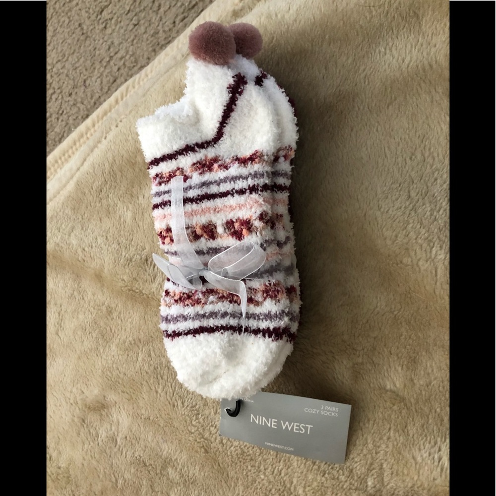 3-PACK NINE WEST WOMEN’S SOCKS NEW + 1 PAIR FREE